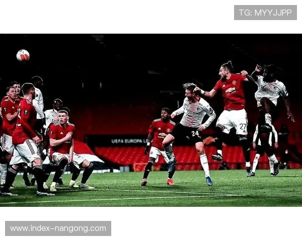 曼联小将莱西击中横梁，错失绝杀机会