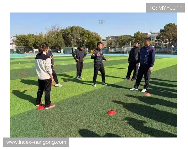 教练培训课程更新：现代足球区域与盯人混合防守教学模块